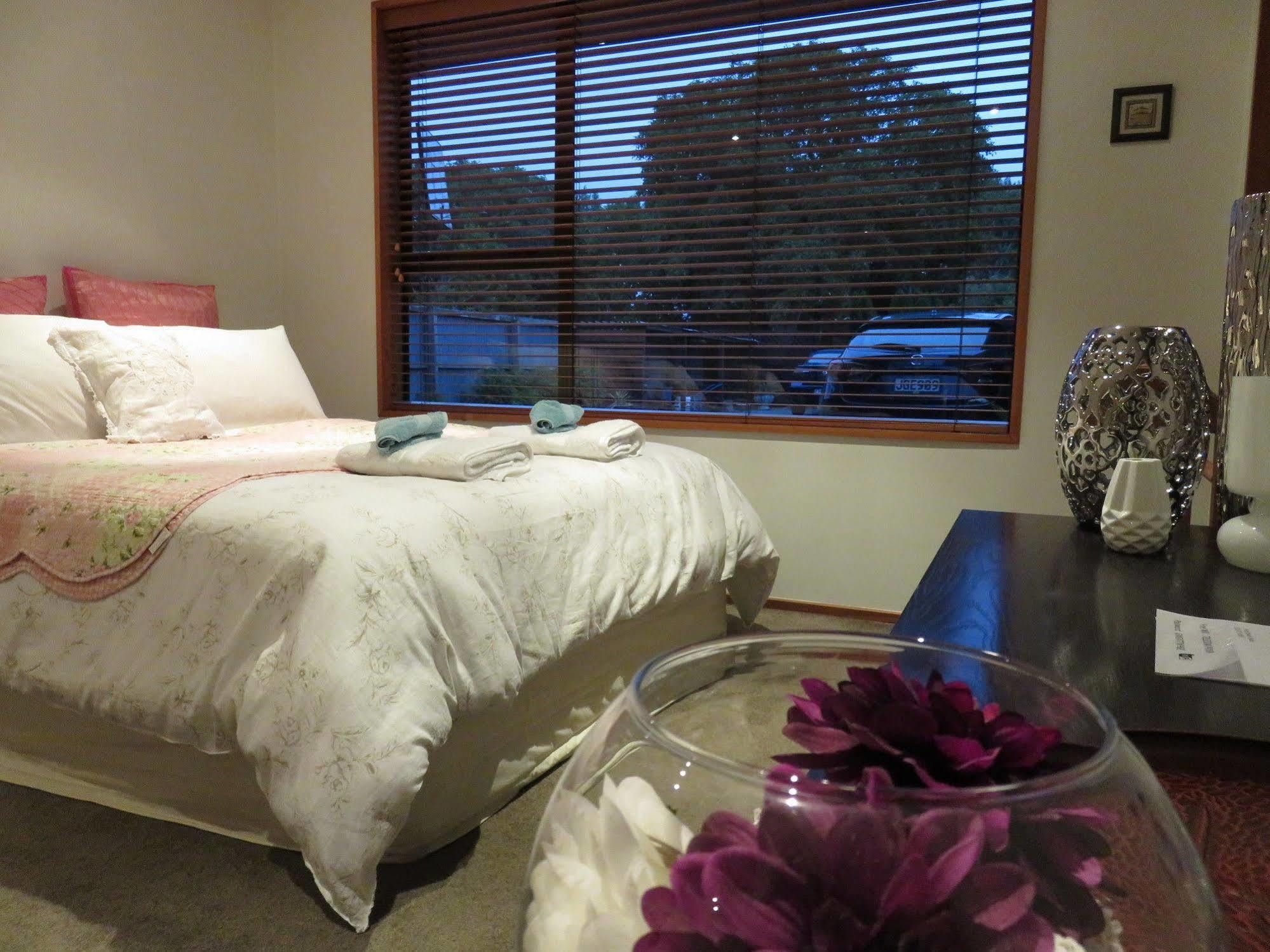 Maples On Harewood Bed & Breakfast Christchurch Exterior photo