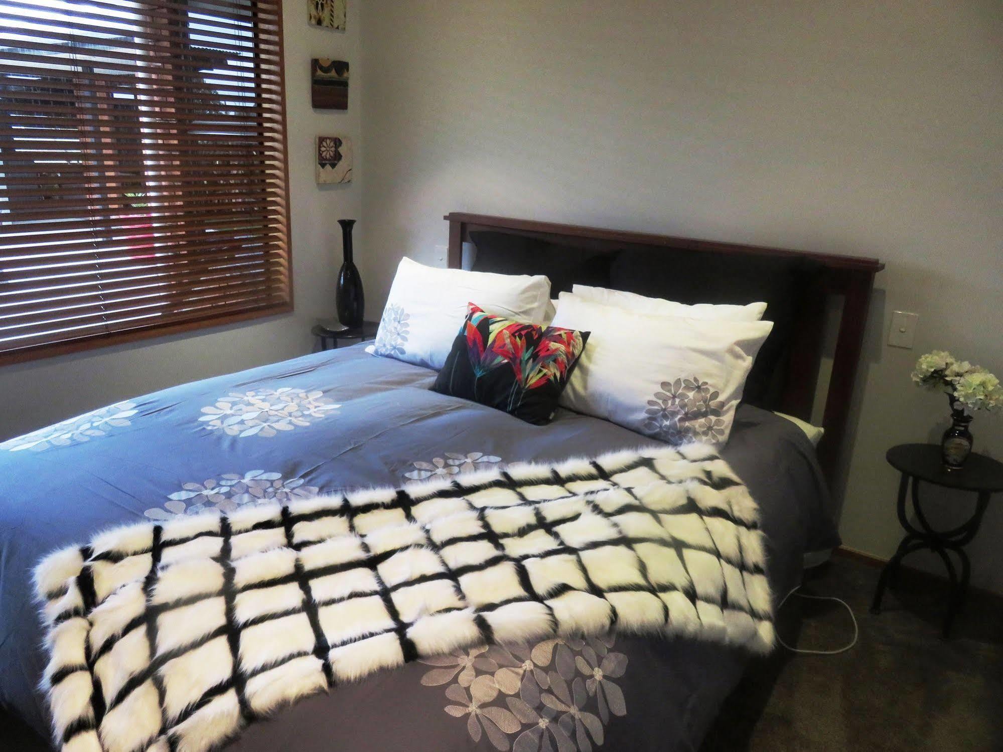 Maples On Harewood Bed & Breakfast Christchurch Exterior photo